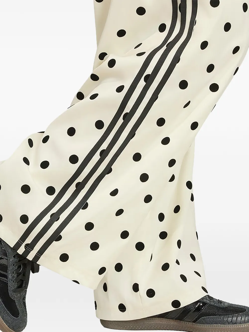 adidas Satijnen trainingsbroek met stippen Beige