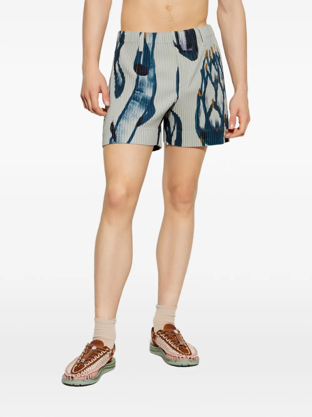 Homme Plissé Issey Miyake Fruits Vegetables print pleated shorts - Grey