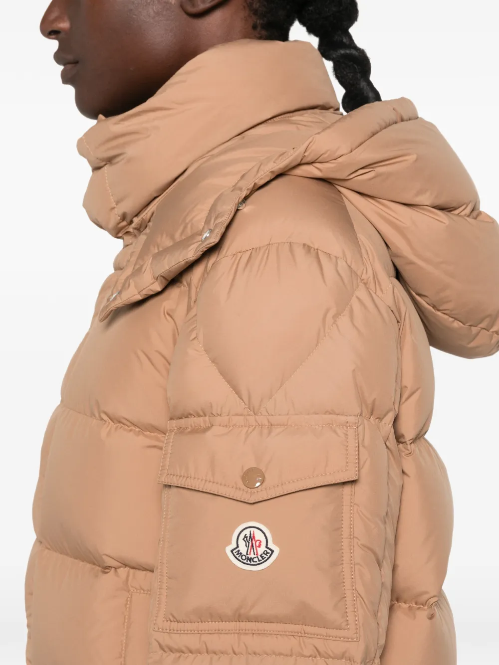 Moncler Maya 70 gewatteerd jack Bruin