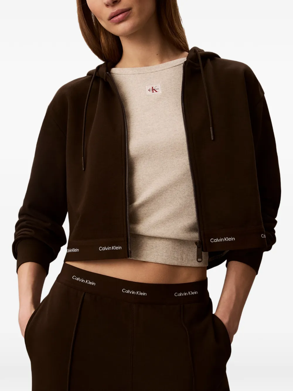 Calvin Klein logo-tape cropped zip-up hoodie - Marrone