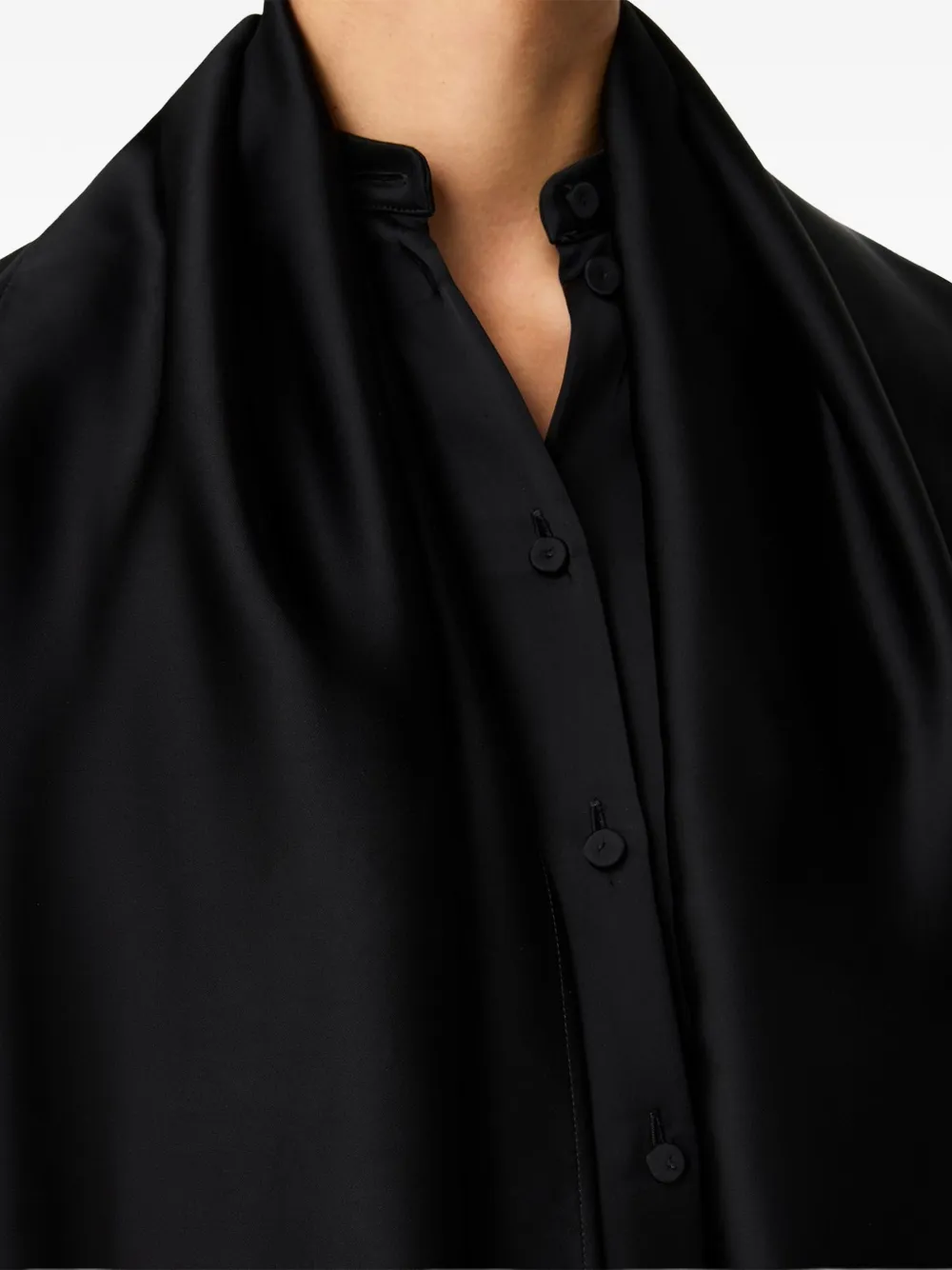 Another Tomorrow Blouse met bandkraag en sjaaldetail Zwart