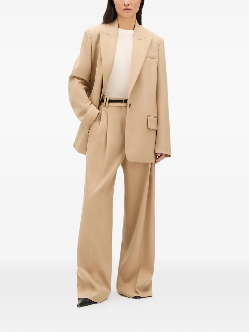 Another Tomorrow Oversized blazer met puntige revers Beige
