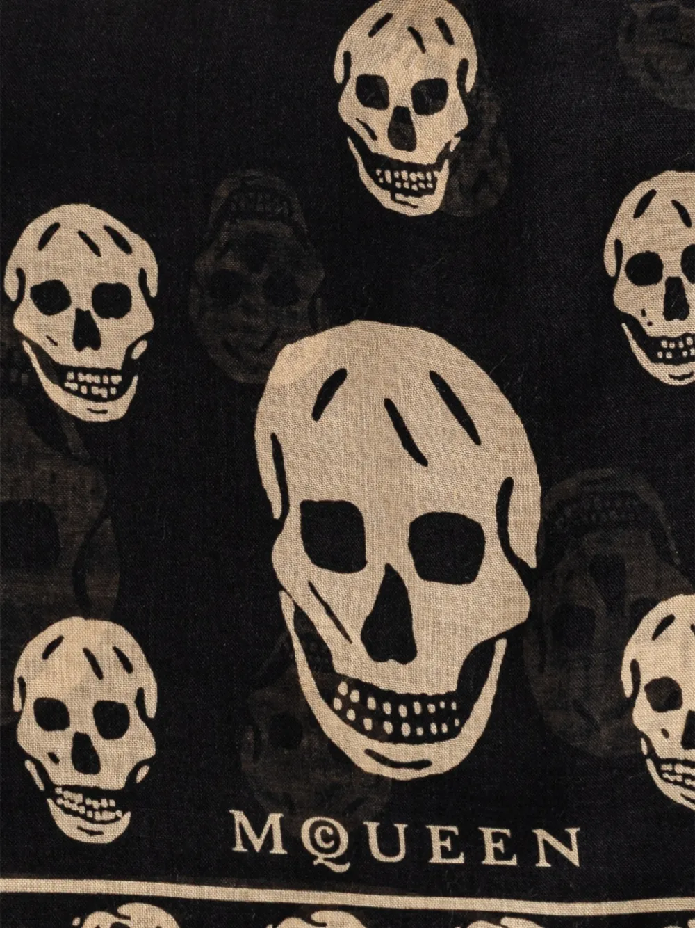  Alexander Mcqueen Fular Deshilachado Con Estampado Skull - Negro 
