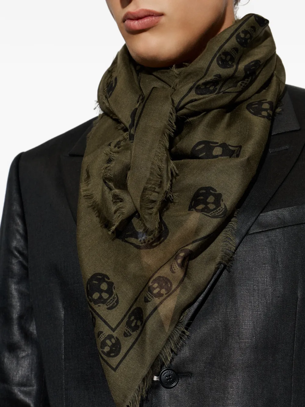 ALEXANDER MCQUEEN スカルプリントスカーフ Alexander McQueen スカルプリント フレイドスカーフ | グリーン