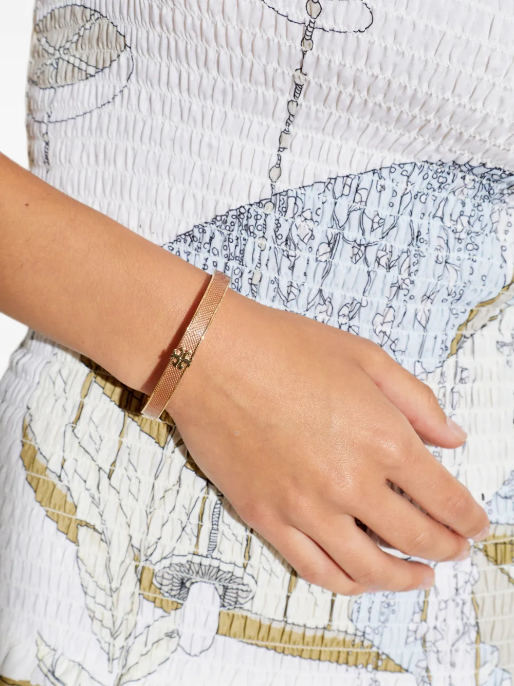  Tory Burch Double T Medium Textured Bangle - Rosa 