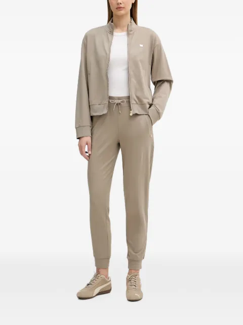 Ea7 Emporio Armani traje deportivo con placa del logo