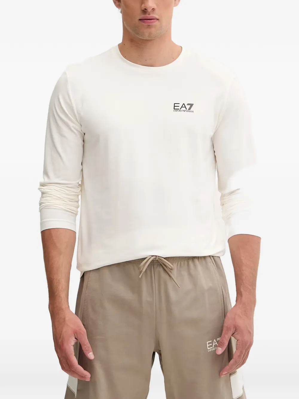 Ea7 Emporio Armani logo-print long-sleeve T-shirt - Toni neutri