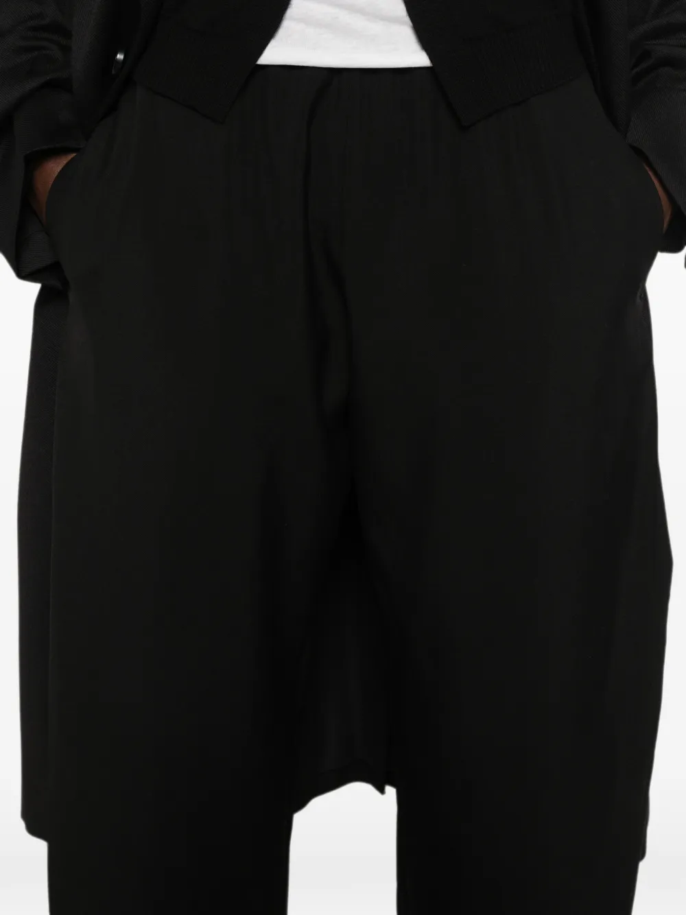 KHAITE Roma cropped broek met elastische tailleband Zwart