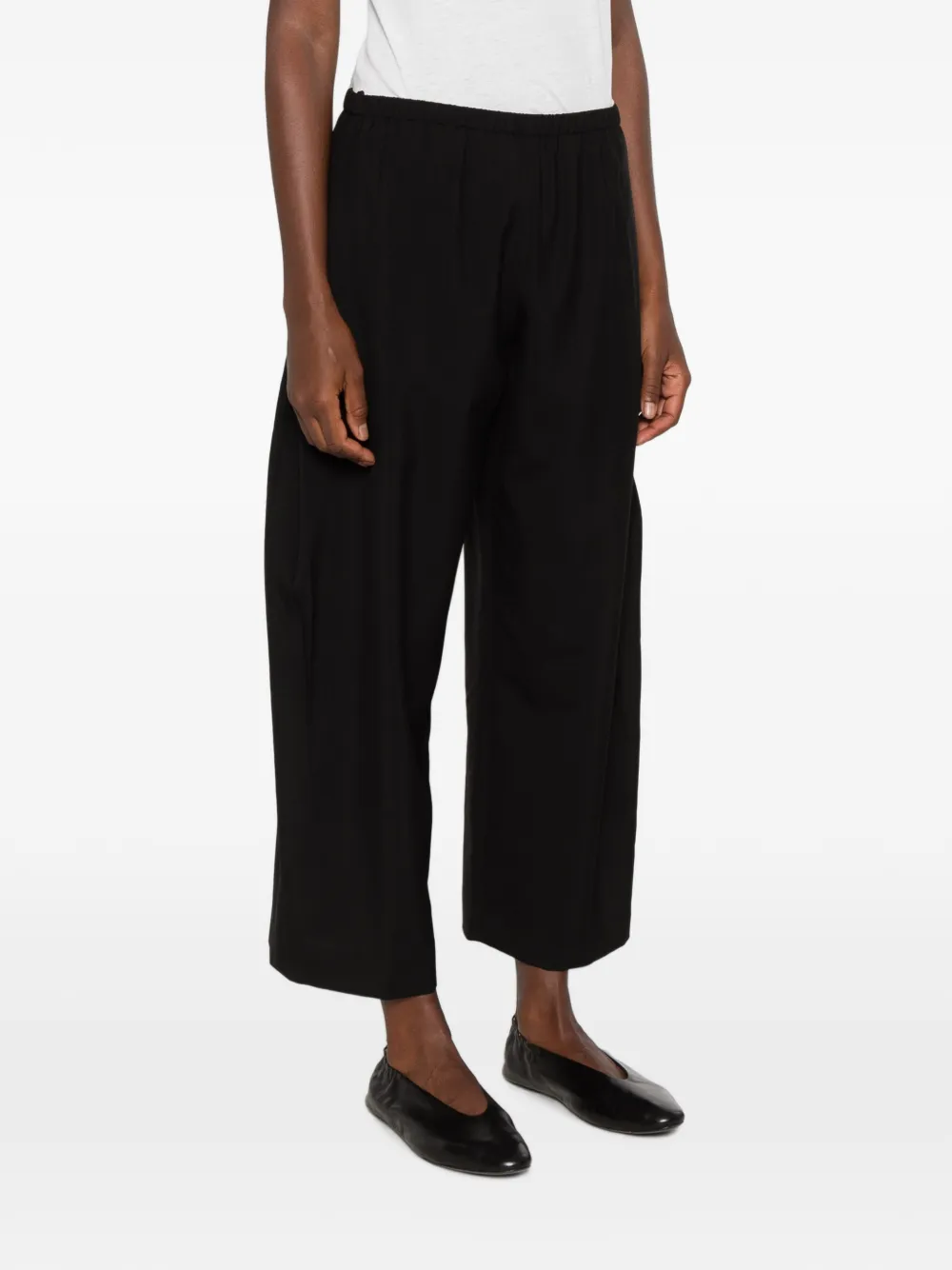 KHAITE Roma cropped broek met elastische tailleband Zwart