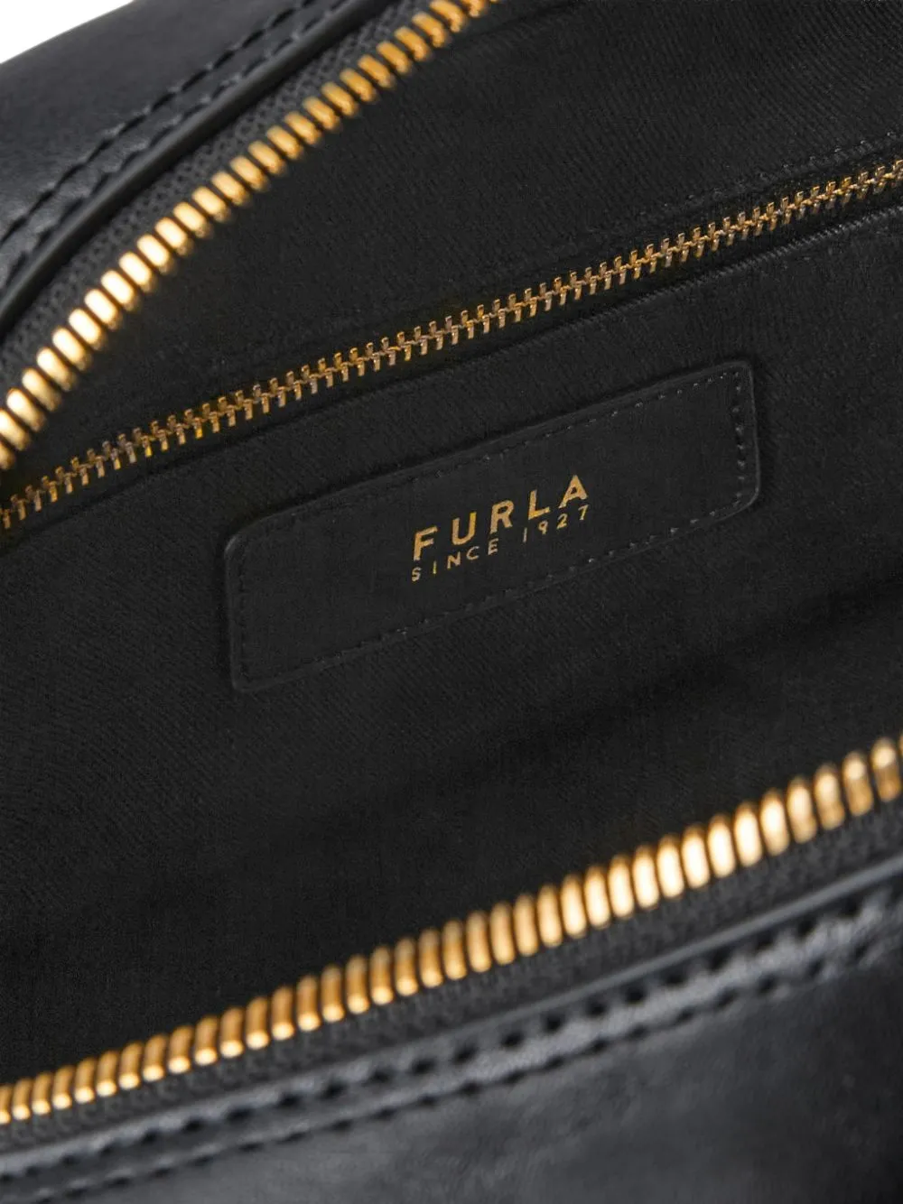 Furla M Poppy Dome schoudertas met strikdetail Zwart