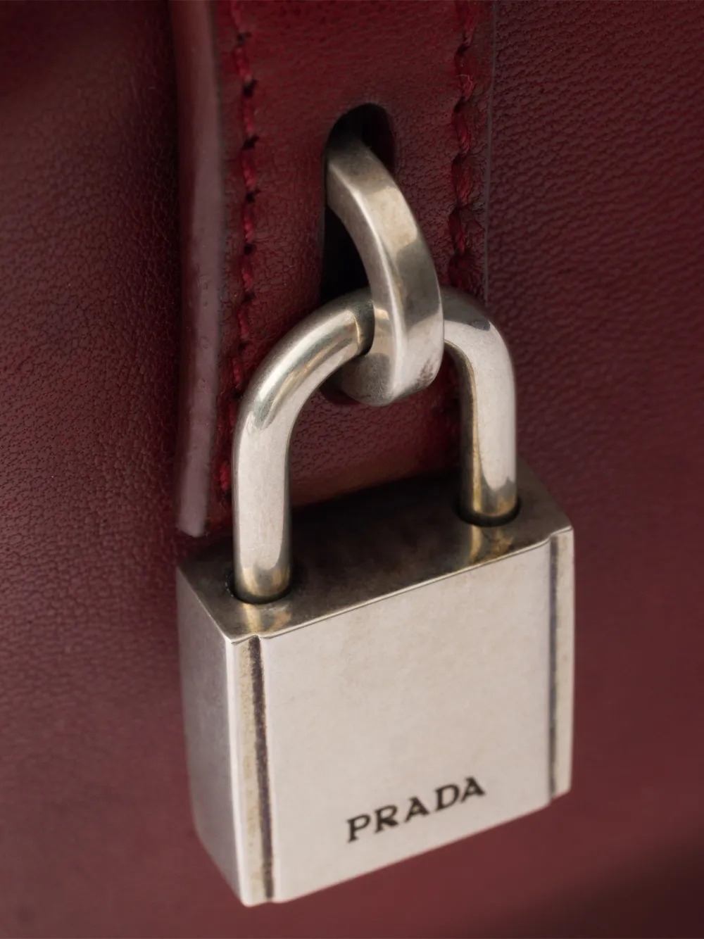 Prada Leren buidel met antiek-effect Rood