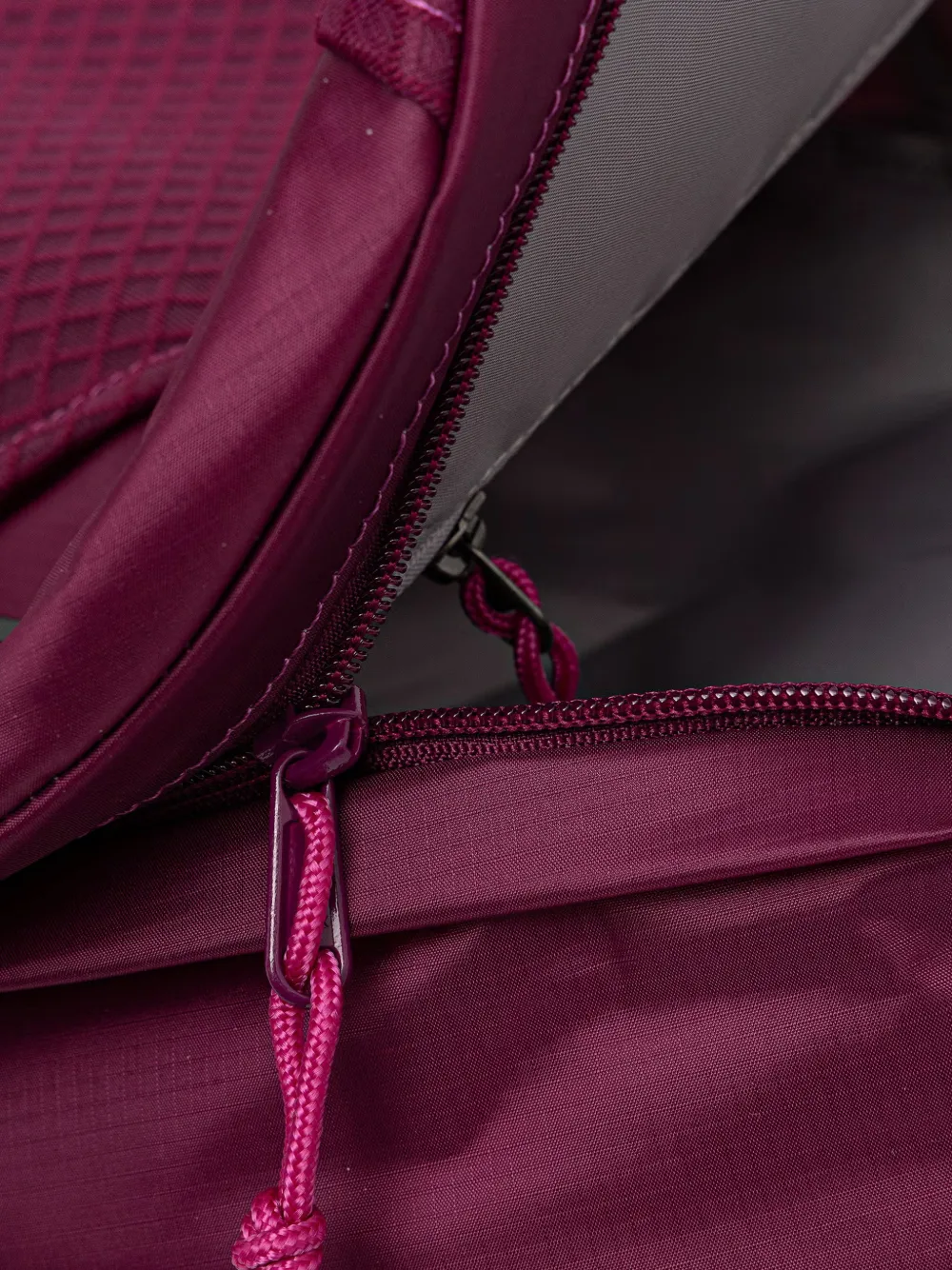 Helly Hansen Explorer rugzak met mesh vlakken en logoplakkaat Paars