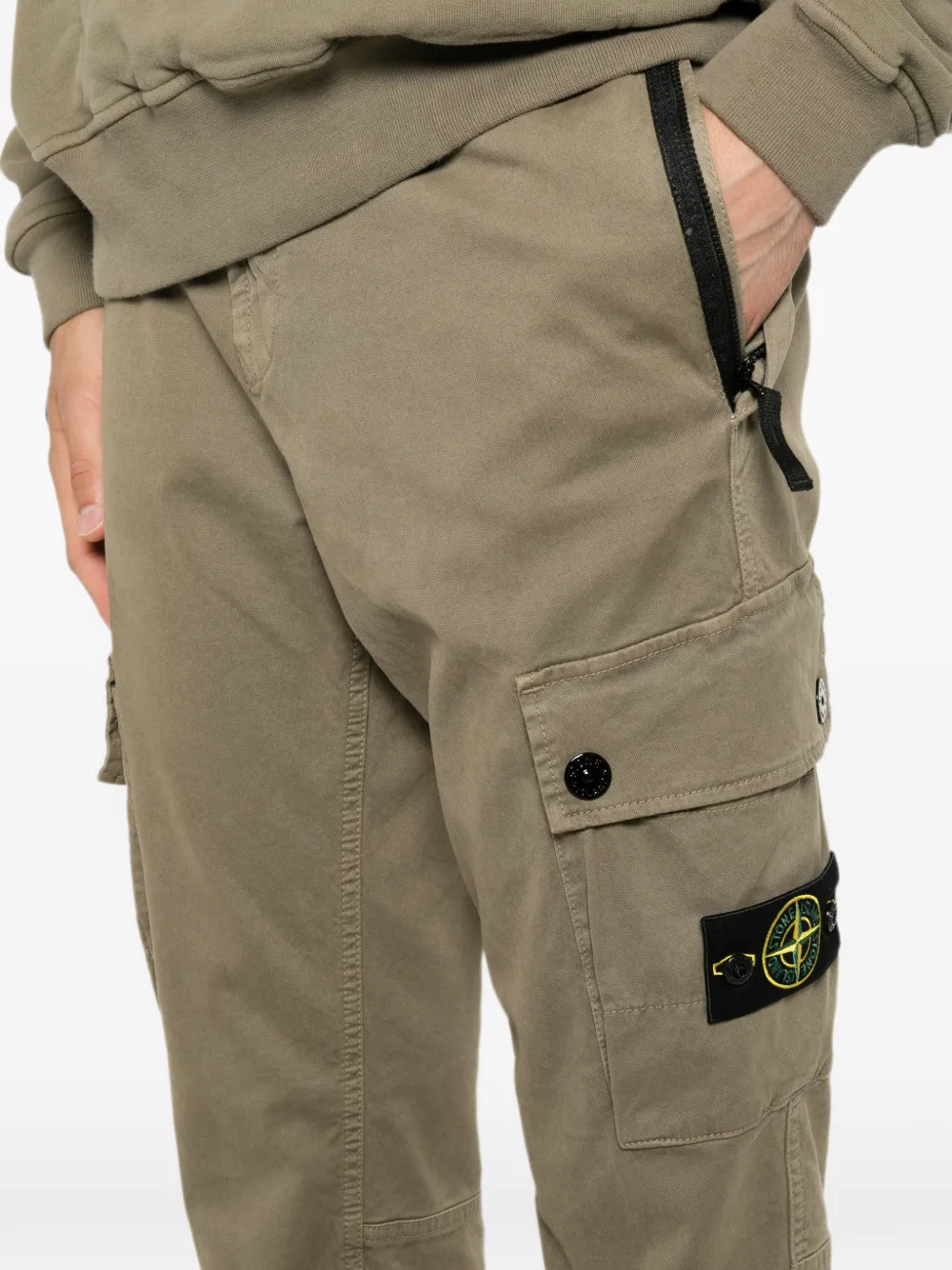 Stone Island 3100034 slim-fit cargo broek met ritszakken Groen