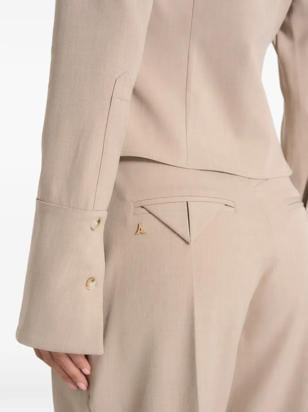 Manière De Voir Sonia getailleerde blouse met beige