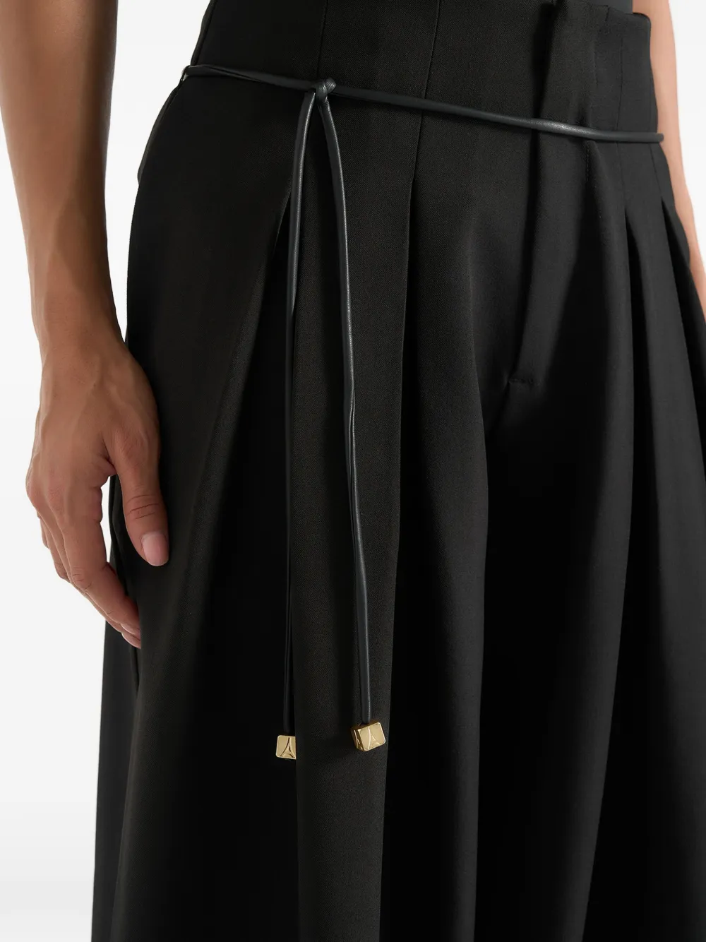 Manière De Voir Flora in black geplooide broek met wijde pijpen en ceintuur Zwart