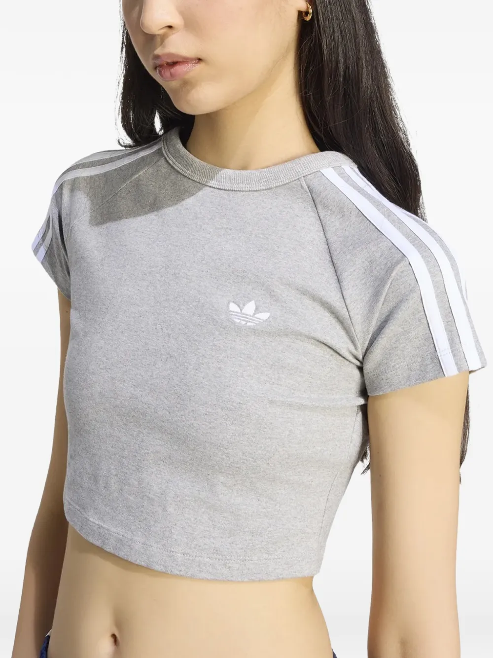 adidas T-shirt met geborduurd logo Grijs