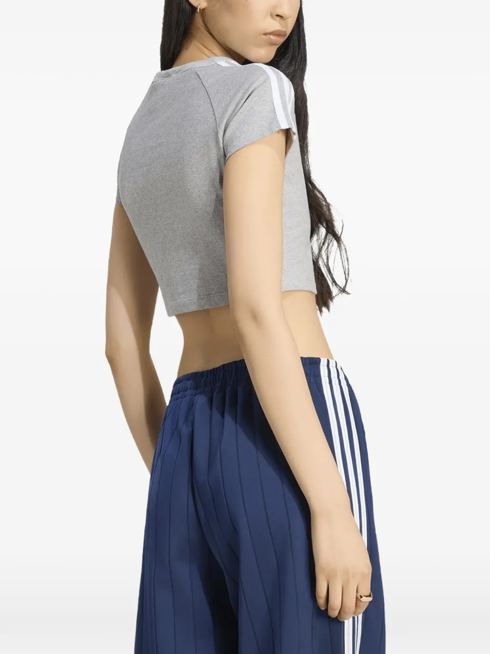 adidas T-shirt met geborduurd logo Grijs