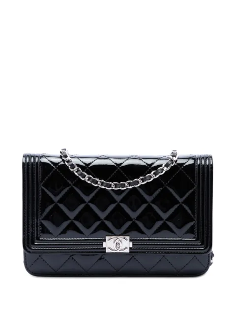 CHANEL Pre-Owned 2014-2015 Quilted Patent Boy Wallet on Chain crossbody bag