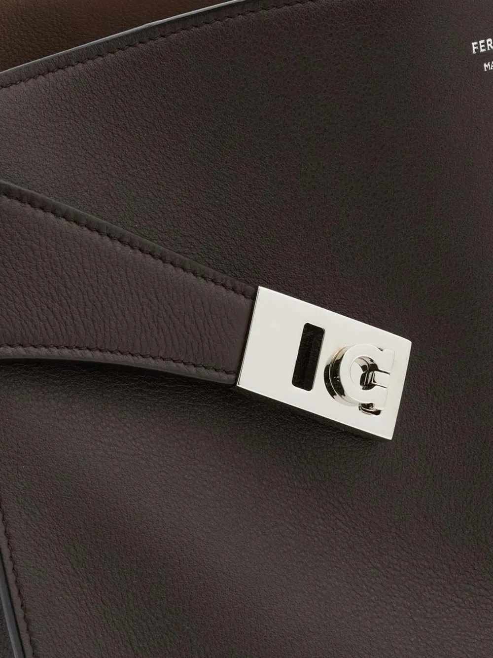 Ferragamo Hug zachte tweekleurige schoudertas Bruin