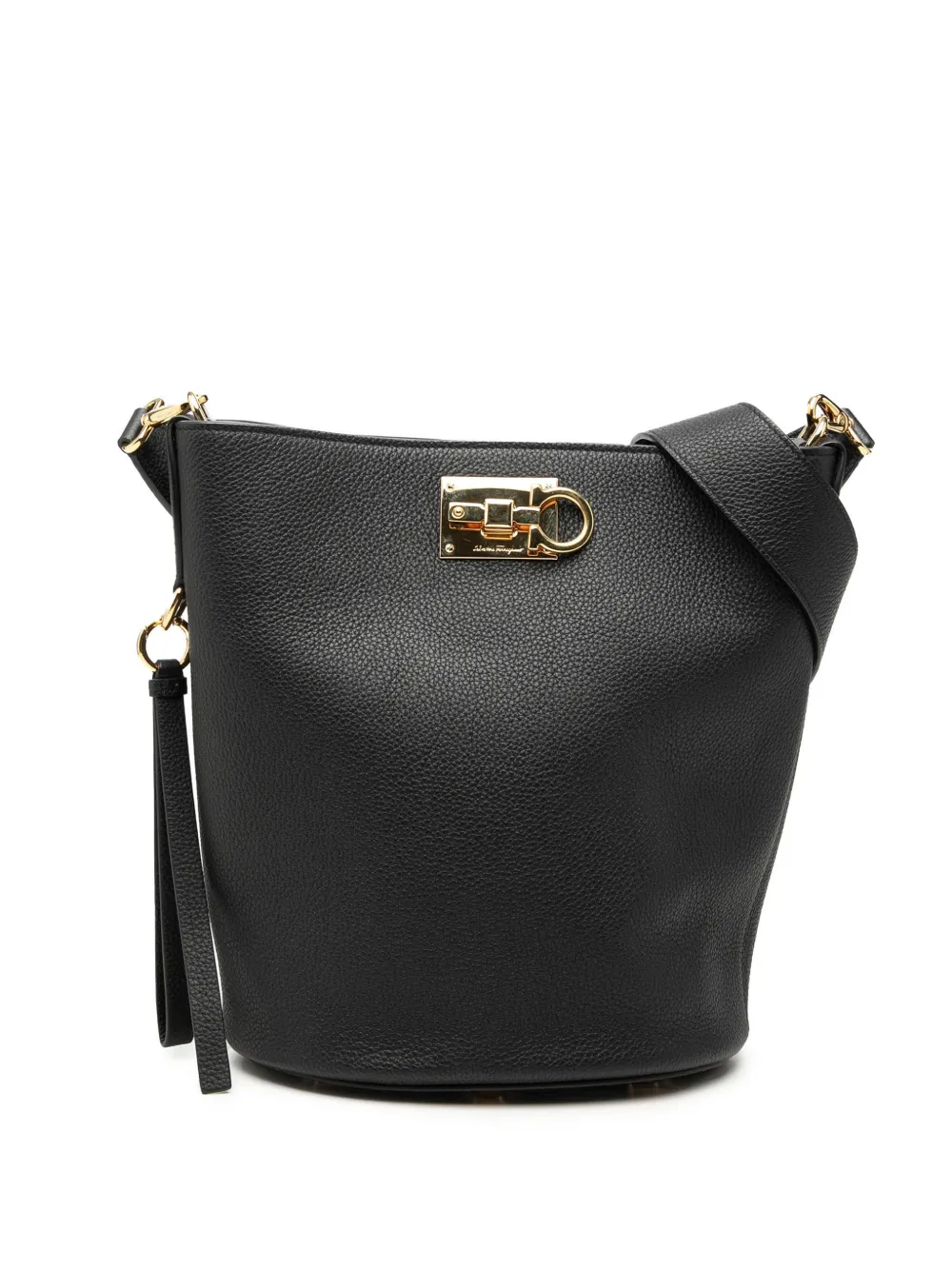 Ferragamo Pre-Owned 2022-2023 Grained Calfskin Studio bucket bag - Nero