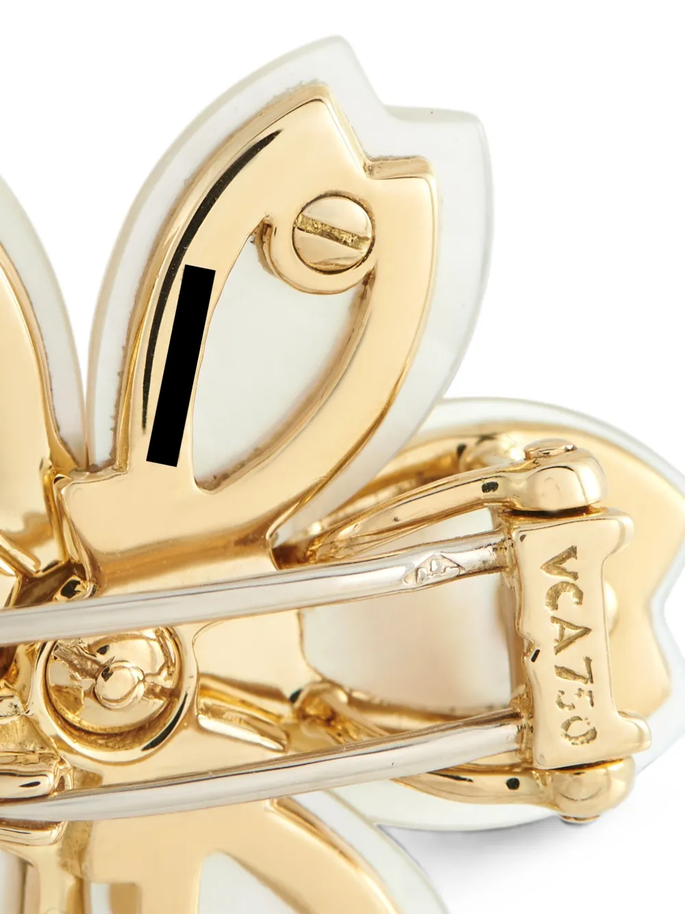 Van Cleef & Arpels Pre-owned Rose De Noël Mother of Pearl and Diamond Brooch in Gold, view 3
