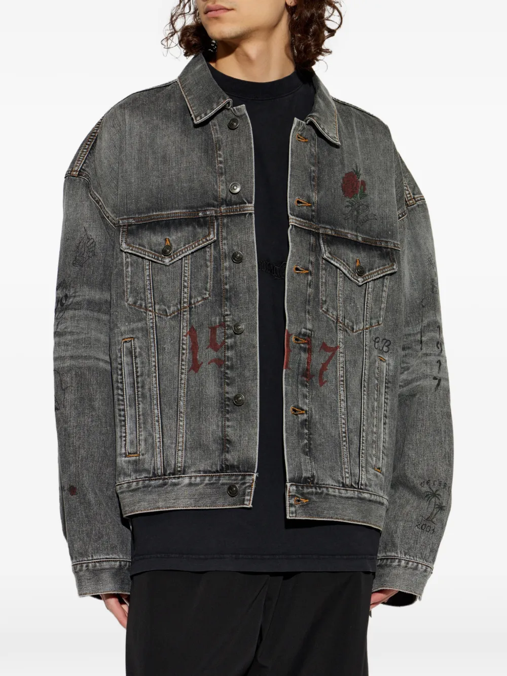 Balenciaga tattoo-print denim jacket Grijs