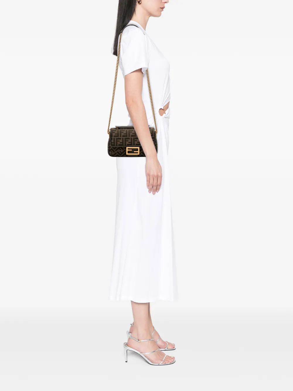  Fendi Pre-owned 2010-2026 Zucca Canvas Chain Midi Baguette Shoulder Bag - Marron 