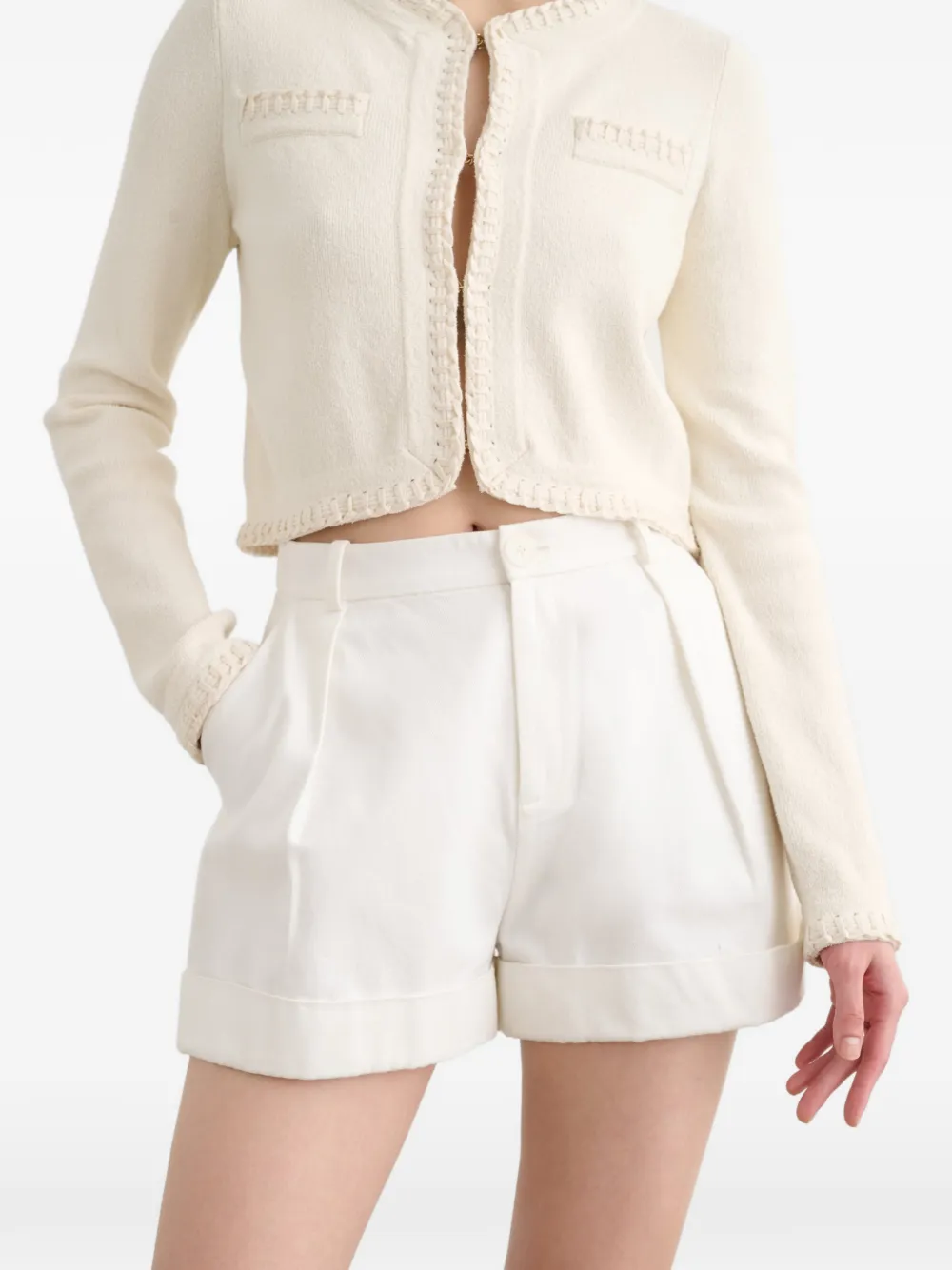 Toccin Nara shorts met omgeslagen pijpen en plooien Wit
