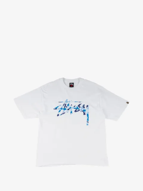 Stüssy playera con logo estampado en colaboración con A Bathing Ape Script