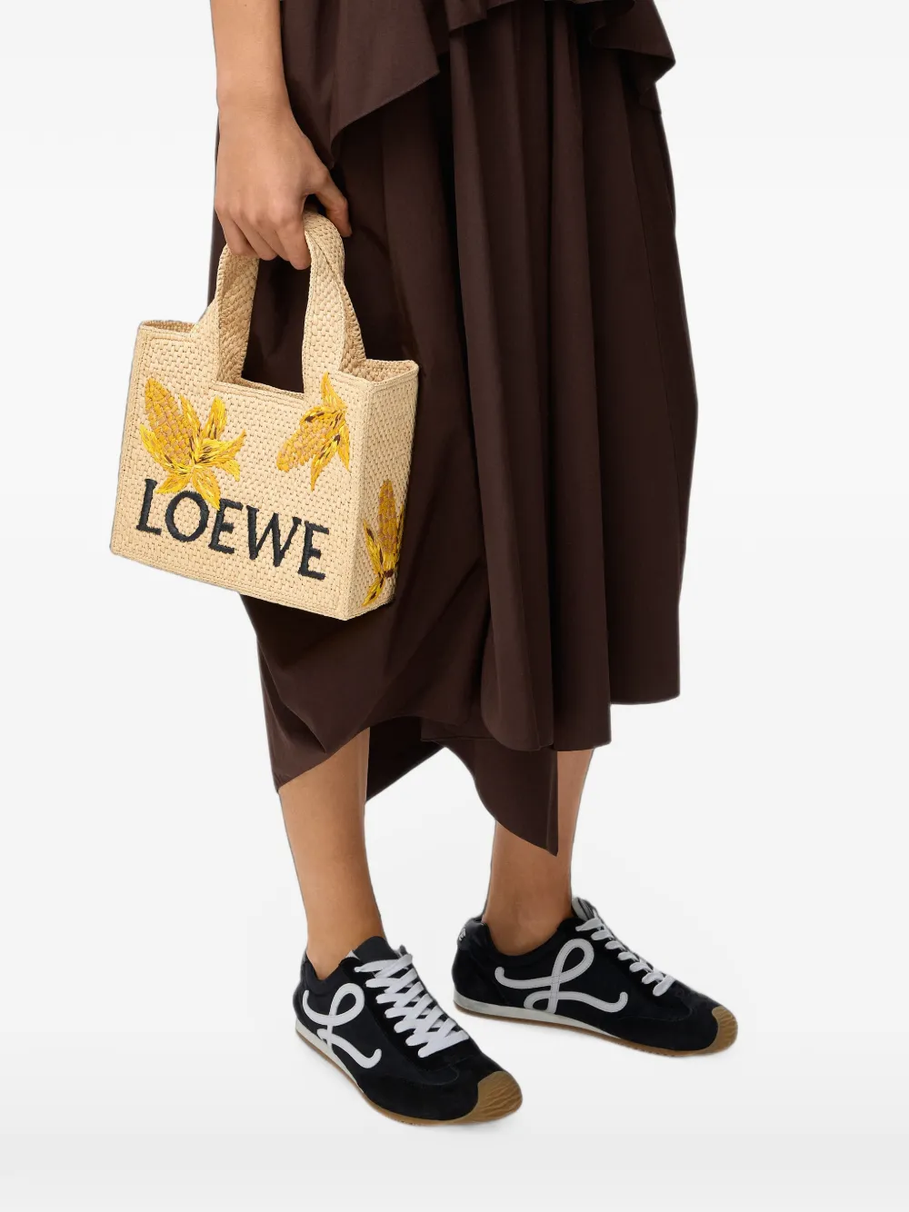 LOEWE Kleine Font geweven shopper met geborduurd logo Beige