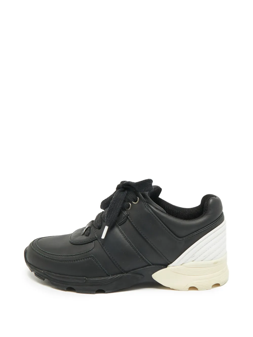 CHANEL Pre-Owned CC logo sneakers - Black