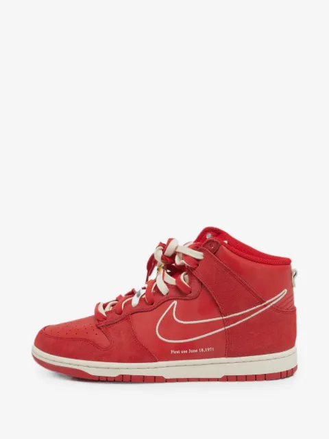 Nike Dunk High SE First Use Sneakers