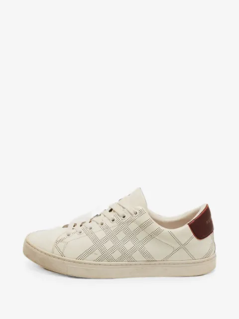 Burberry Pre-Owned baskets Westford en cuir à détails de perforations