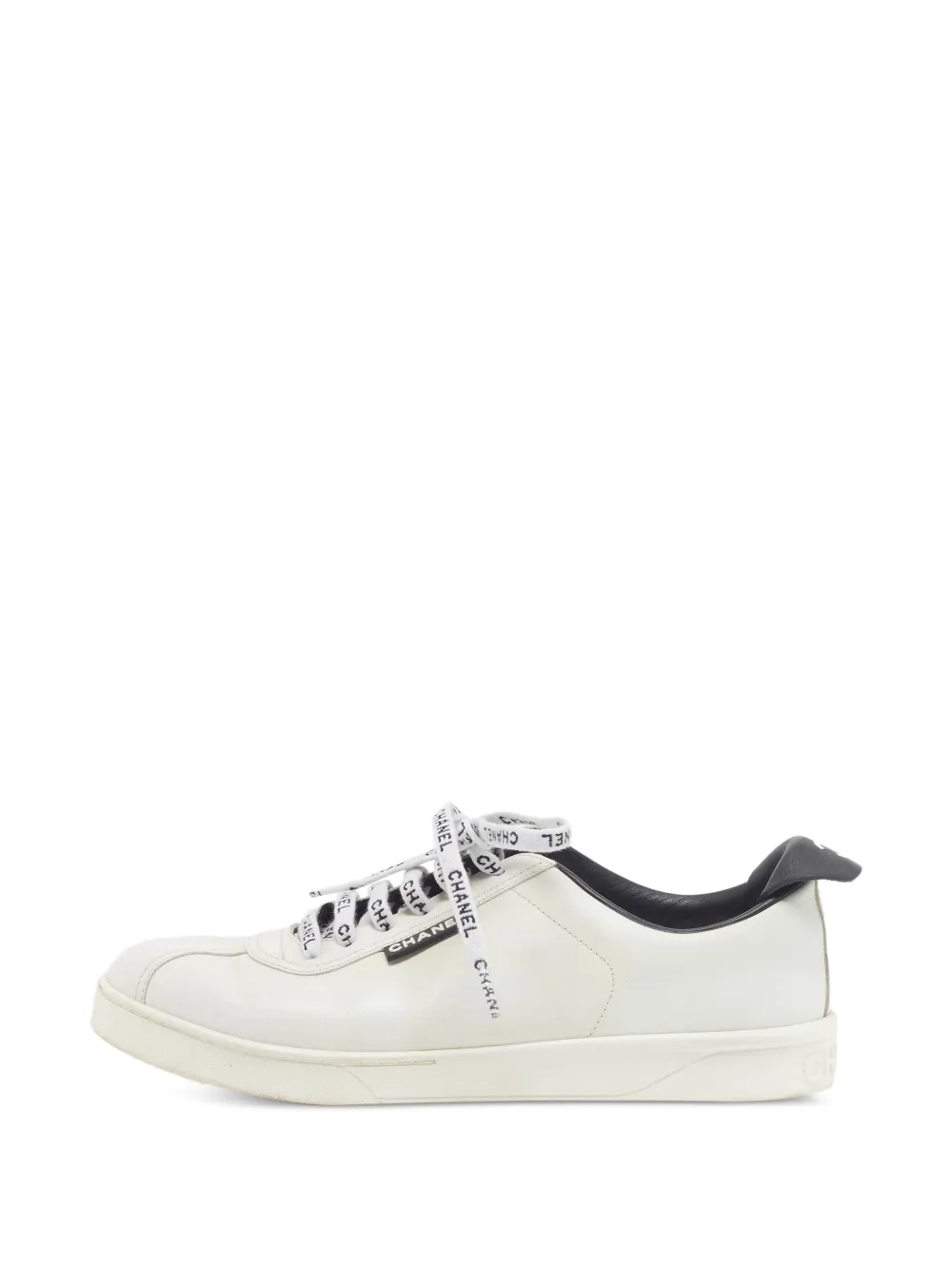 CHANEL Pre-Owned logo-print sneakers - Weiß