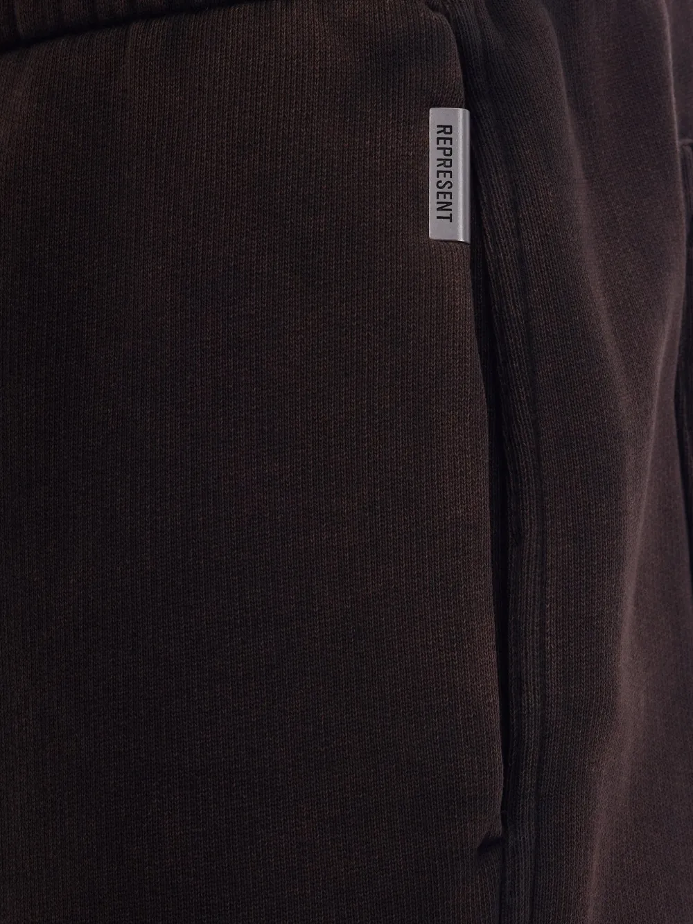 Represent Initial Coffee trainingsbroek met logoplakkaat Bruin