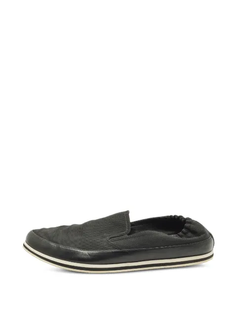 Prada Pre-Owned zapatillas slip-on con puntera redonda