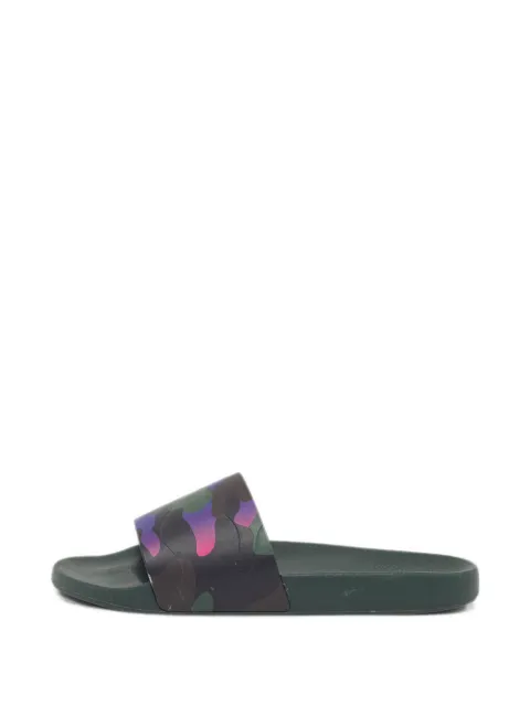 Valentino Garavani Pre-Owned flip flops con motivo militar