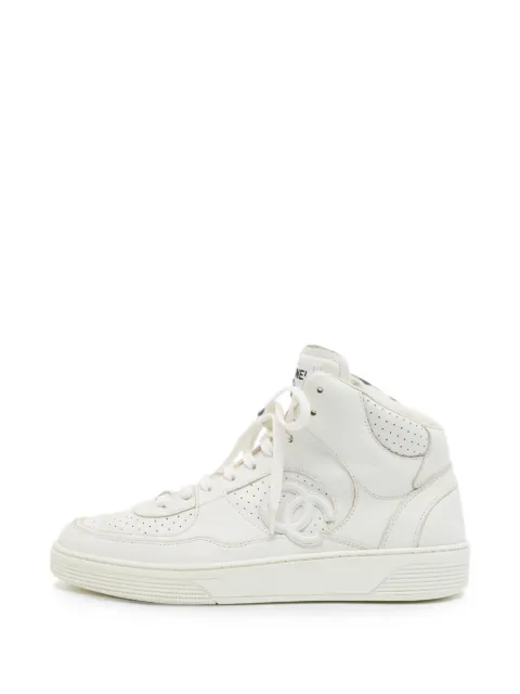 CHANEL Pre-Owned zapatillas altas con logo CC
