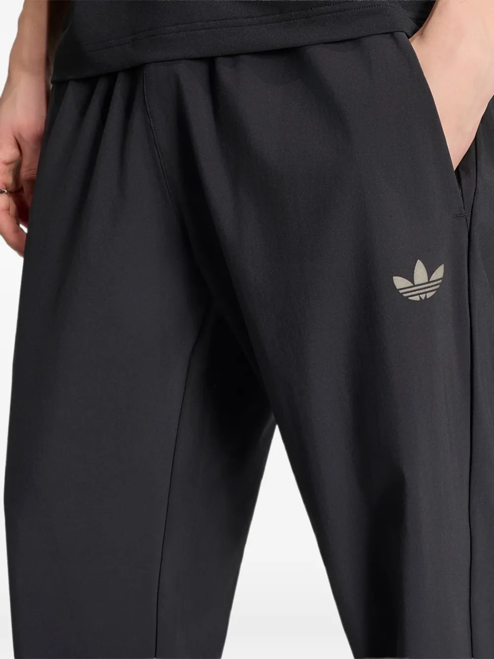 adidas Tech Trefoil Essentials track pants Zwart