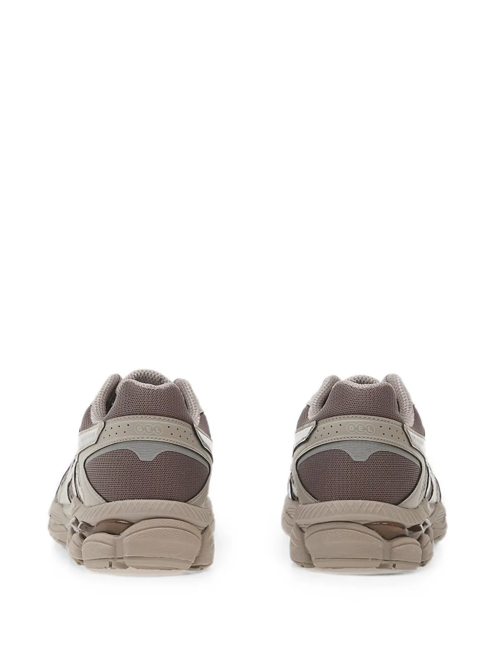 ASICS Gel-Cumulus 16 low-top sneakers Bruin