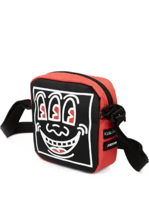 Eastpak メッセンジャーバッグ メンズ通販 - FARFETCH