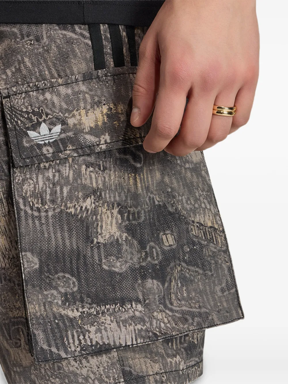 adidas Adilenium Season 5 cargo shorts Grijs