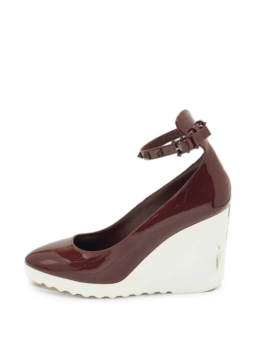 Valentino Garavani Pre-Owned Rockstud ankle strap wedge pumps - Marrone