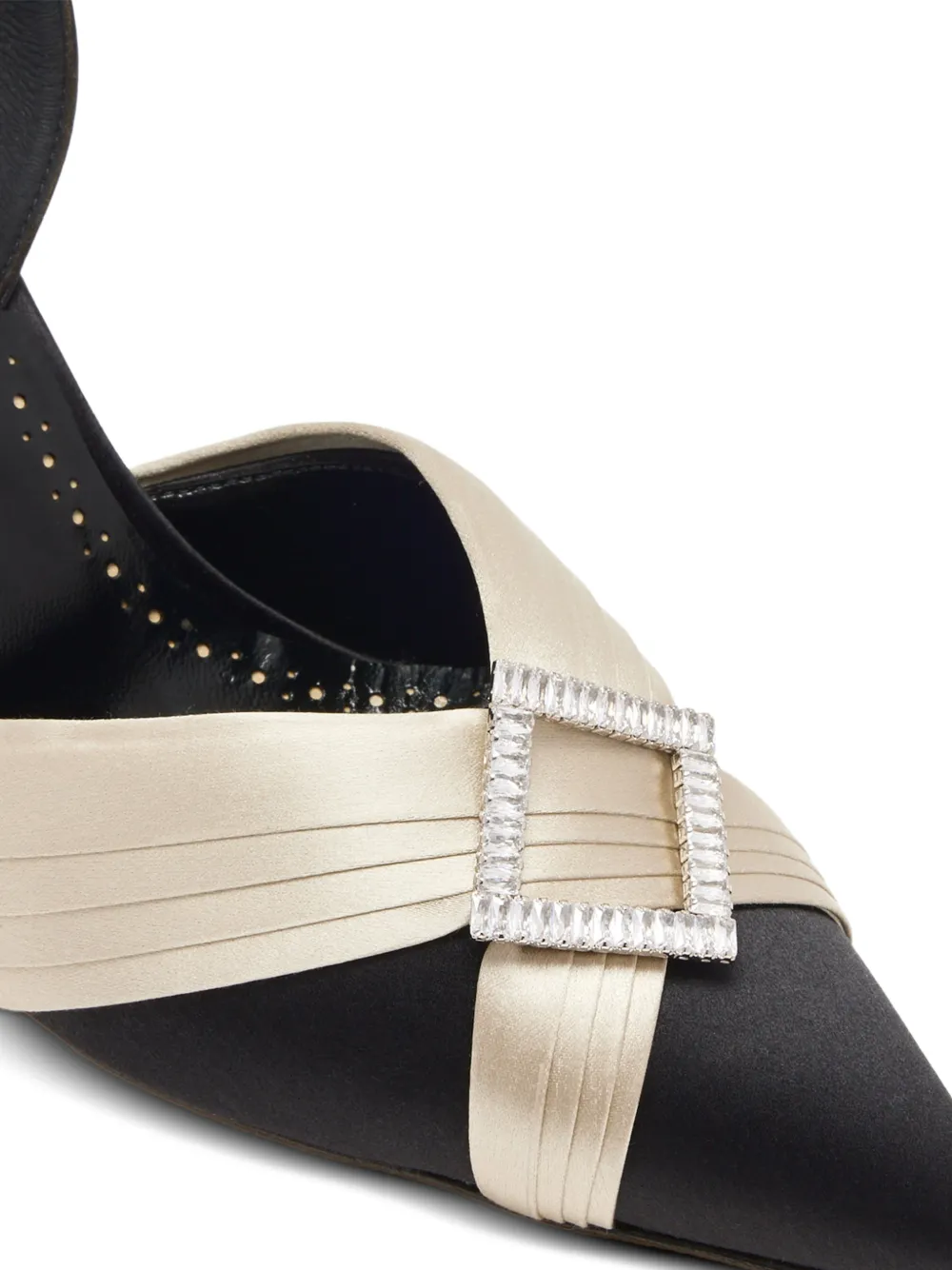 Manolo Blahnik Vierasli geplooide pumps met kristallen gesp Zwart