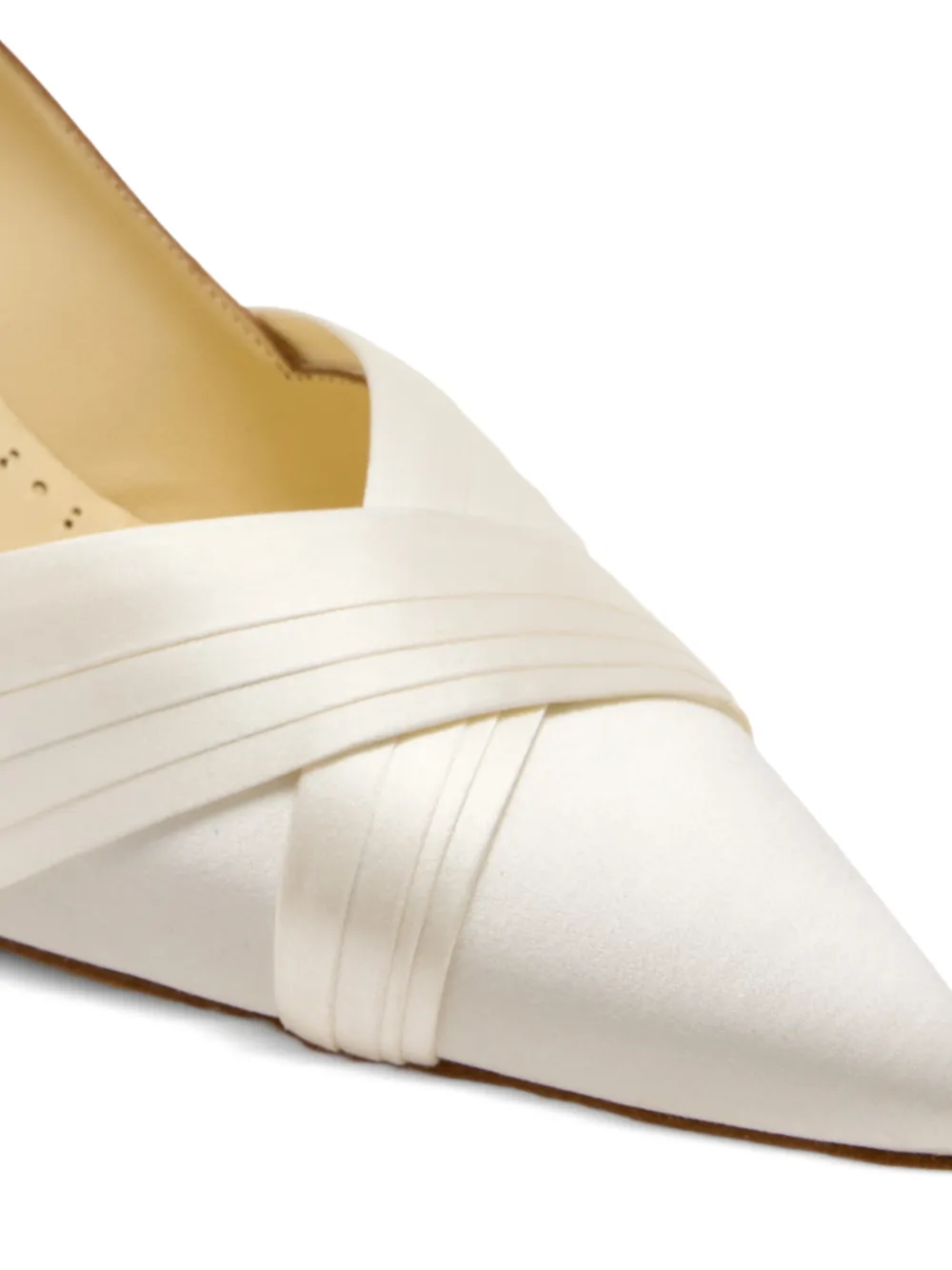 Manolo Blahnik Vieralo pumps met gekruiste bandjes en puntige neus Wit