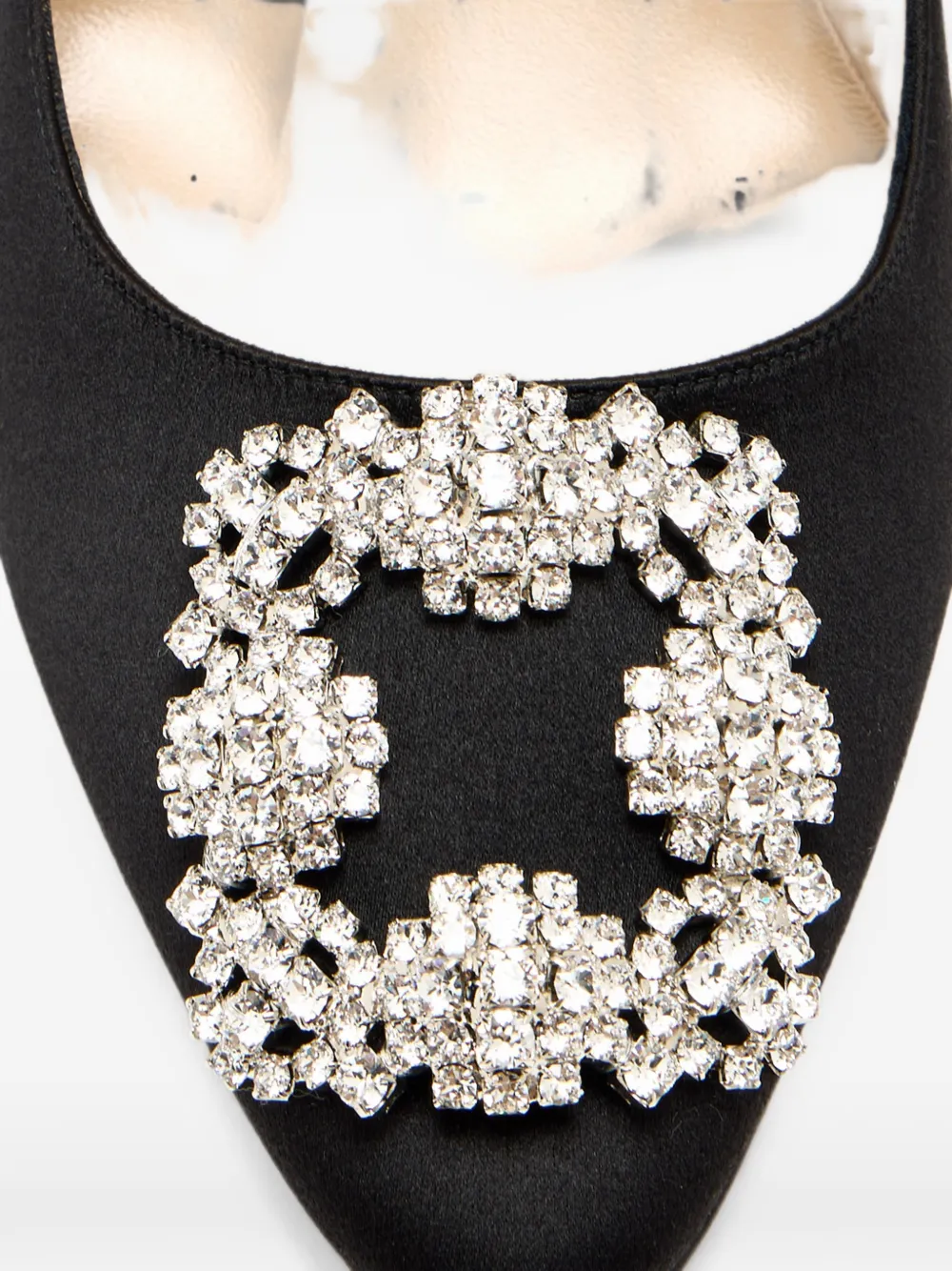 Manolo Blahnik Hangisi 90 crystal-buckle pumps Zwart