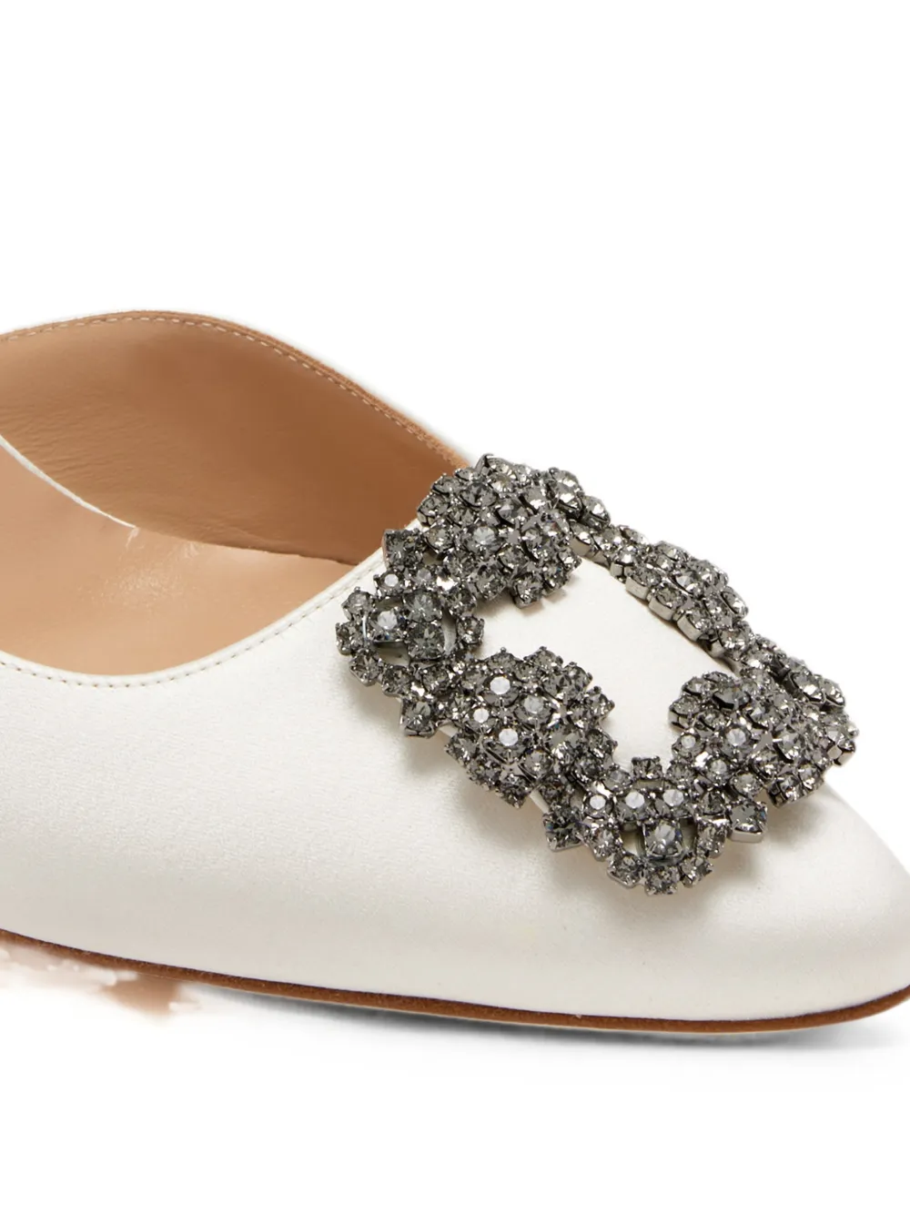 Manolo Blahnik Hangisli crystal-buckle pumps Wit