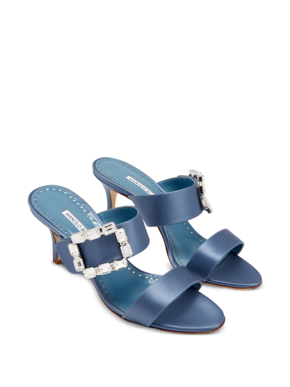 Manolo Blahnik Mayjousan sandalen met kristallen gesp Blauw