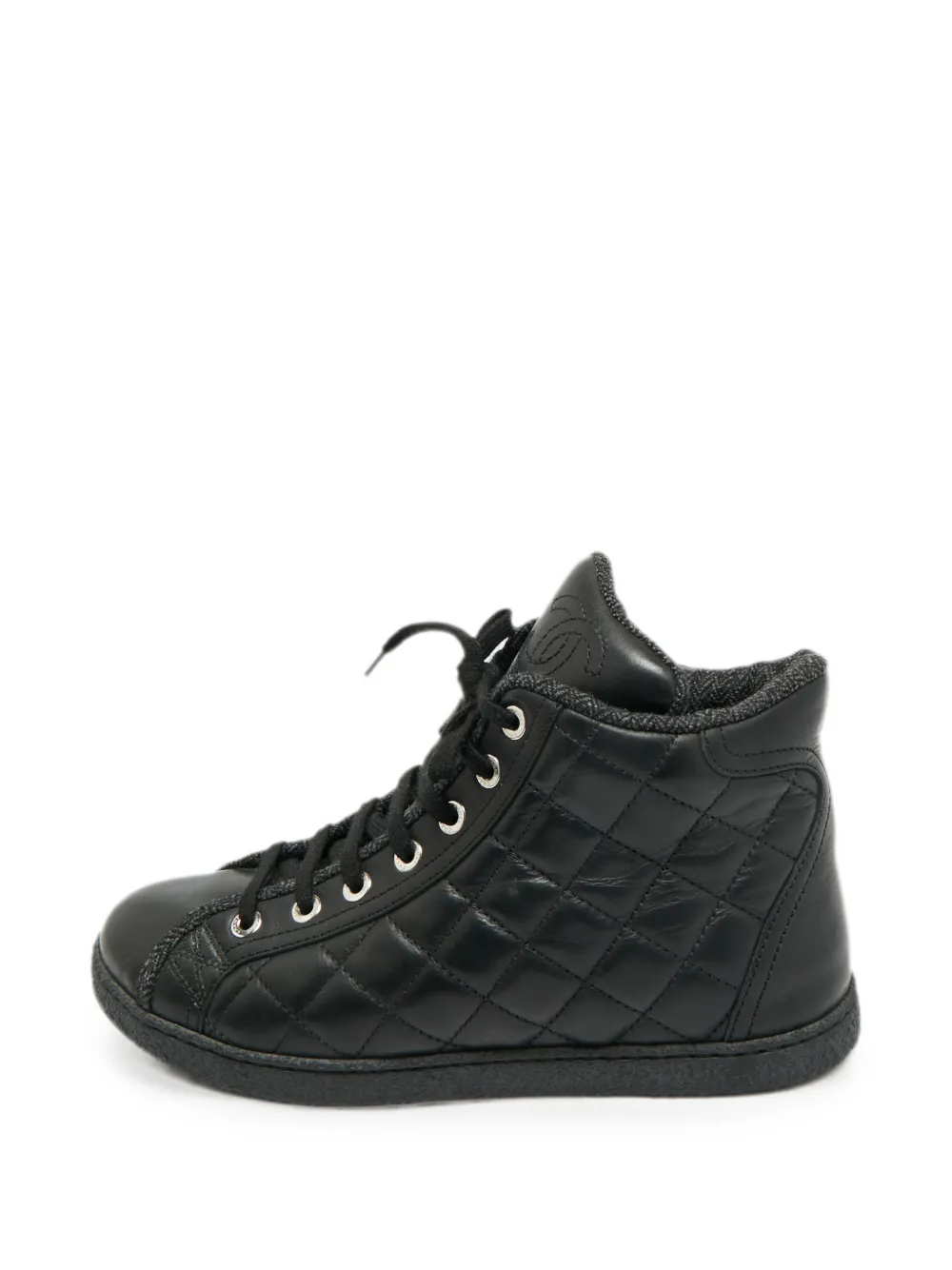 CHANEL Pre-Owned quilted lace-up sneakers - Schwarz