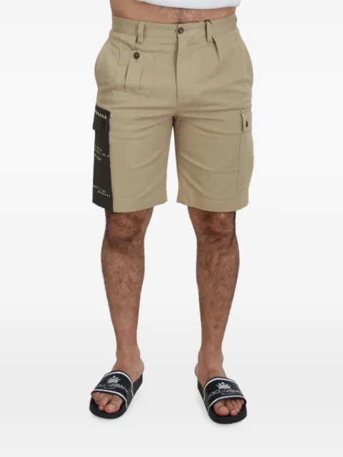 Dolce & Gabbana shorts cargo con paneles y logo estampado
